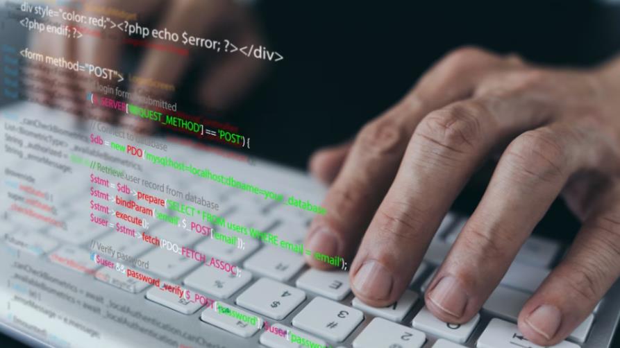 神农架小程序定制开发公司视角下SQL与T-SQL的差异化应用解析